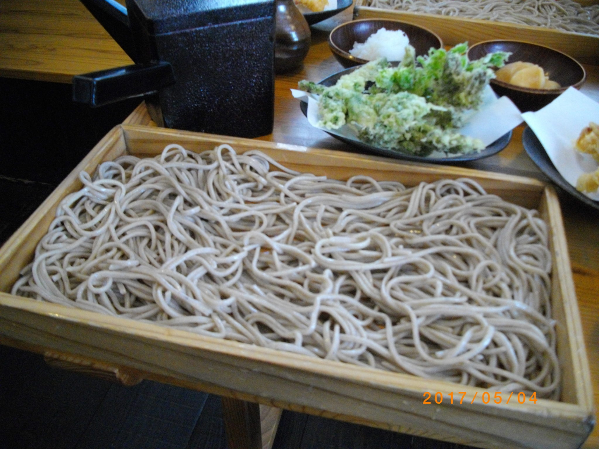 石臼十割そば『愛庵(めごあん)』の板そばと季節の山菜天ぷらが激旨だった!