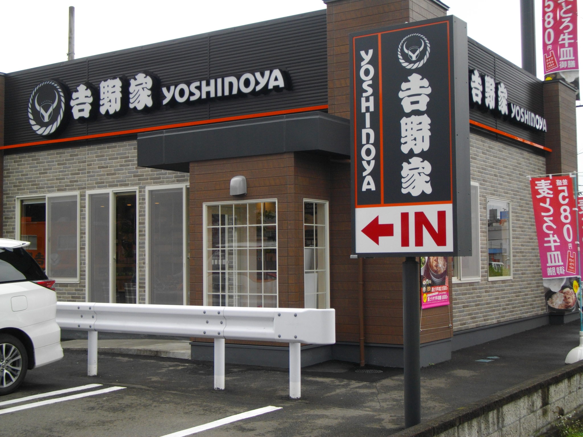 黒い吉野家が増殖中?『吉野家4号線仙台山の寺店』はカフェスタイルで女性や家族連れも気軽に来店できるお店!