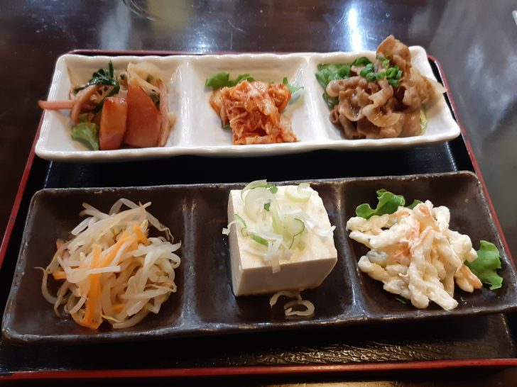 コスパ最高『二丁目酒場ぽんた』の昼飲みセットはつまみも旨い!