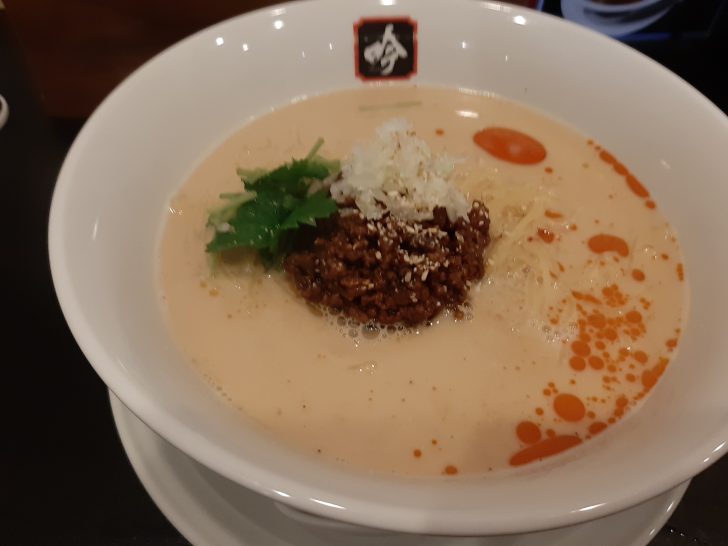 【人気行列店】『餃子と担々麺 吟』で「白胡麻担々麺」を食べてみた!