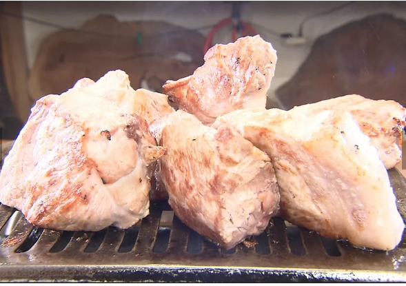 【オモウマい店で紹介】仙台市の焼肉『ホルモンこてつ』の豚ロース巨大焼肉が激安で旨い!