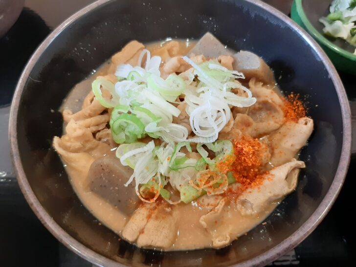 仙台初出店の『もつ次郎』は『ゆで太郎 鶴ケ谷店』に併設で10/1オープンしたので「もつ煮定食」を食べてみた！