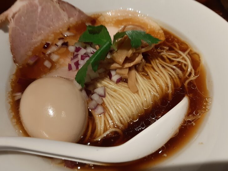 ランチタイムのみ営業『らぁ麺塚田 二日町本店』は比内地鶏居酒屋『炙屋十兵衛 二日町本店』が【二毛作】を行っているお店!