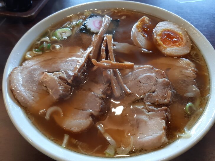 『仙台大勝軒』のスープが「モミジ変更」で旨味ＵＰ！チャーシューメンのバラ肉チャーシューもデカくて旨い！
