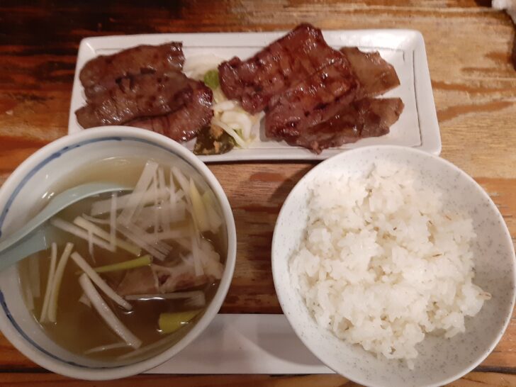 仙台名物　牛たん焼『一隆本店』の「半々定食」が安くて旨すぎる！